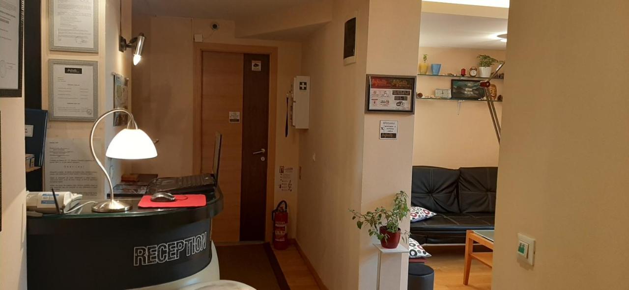 Infinity Boutique Hostel (Adults Only) ซาราเยโว ภายนอก รูปภาพ