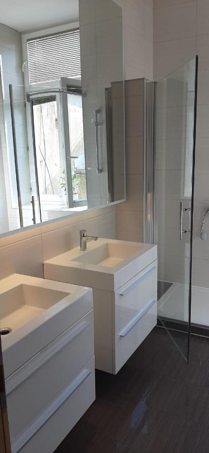 Infinity Boutique Hostel (Adults Only) ซาราเยโว ภายนอก รูปภาพ