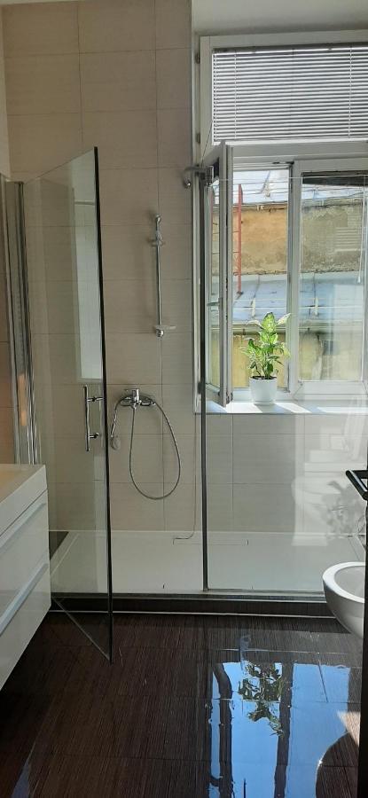 Infinity Boutique Hostel (Adults Only) ซาราเยโว ภายนอก รูปภาพ