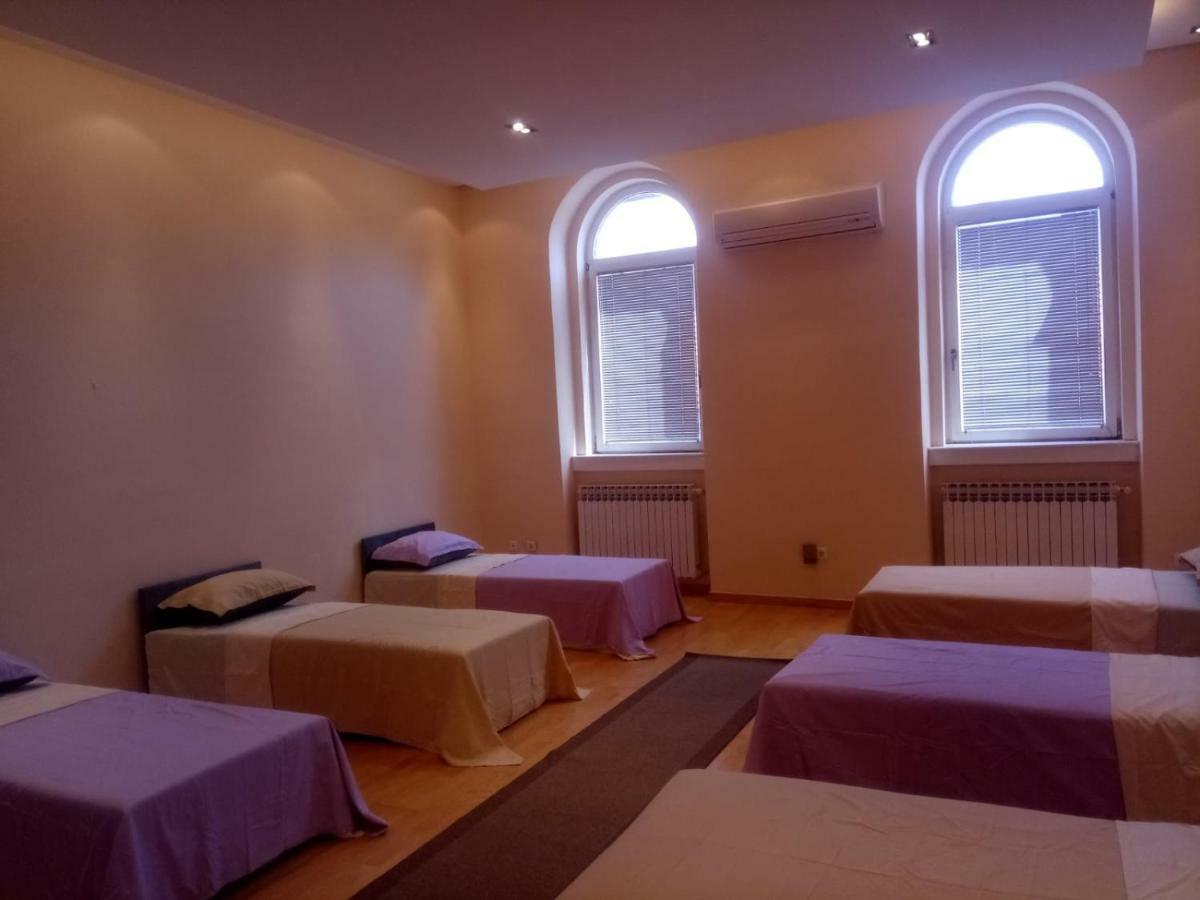 Infinity Boutique Hostel (Adults Only) ซาราเยโว ภายนอก รูปภาพ