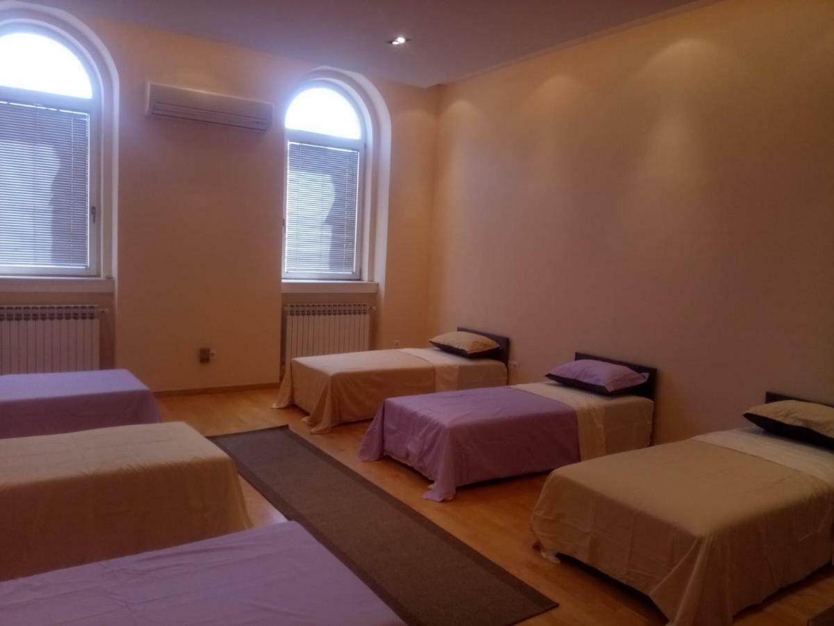 Infinity Boutique Hostel (Adults Only) ซาราเยโว ภายนอก รูปภาพ