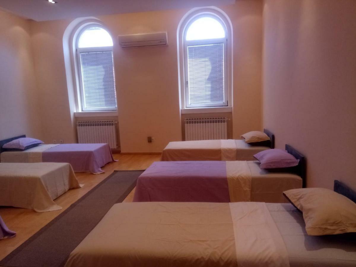 Infinity Boutique Hostel (Adults Only) ซาราเยโว ภายนอก รูปภาพ