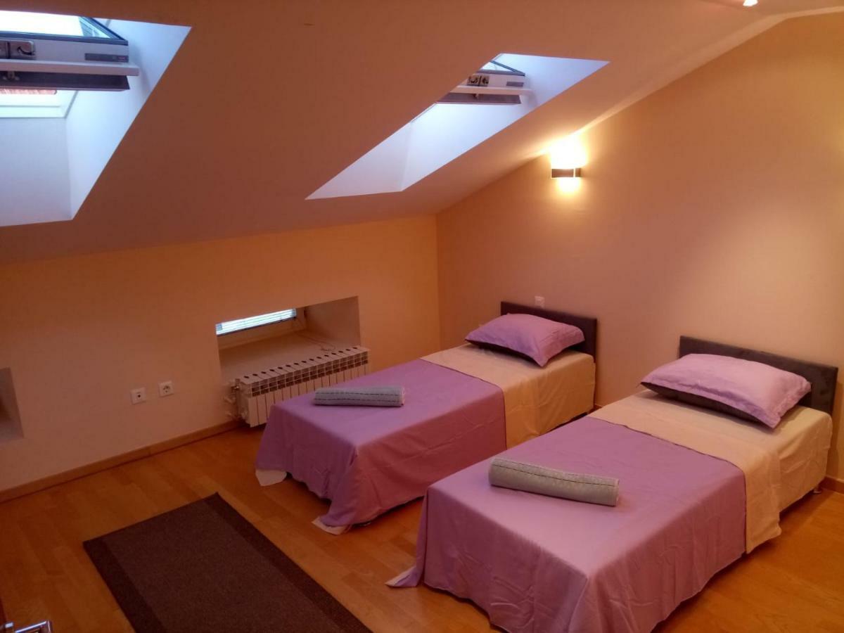 Infinity Boutique Hostel (Adults Only) ซาราเยโว ภายนอก รูปภาพ